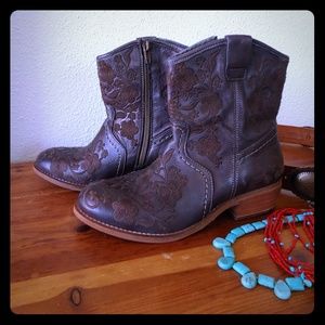 Taos Ankle Boots NWOT